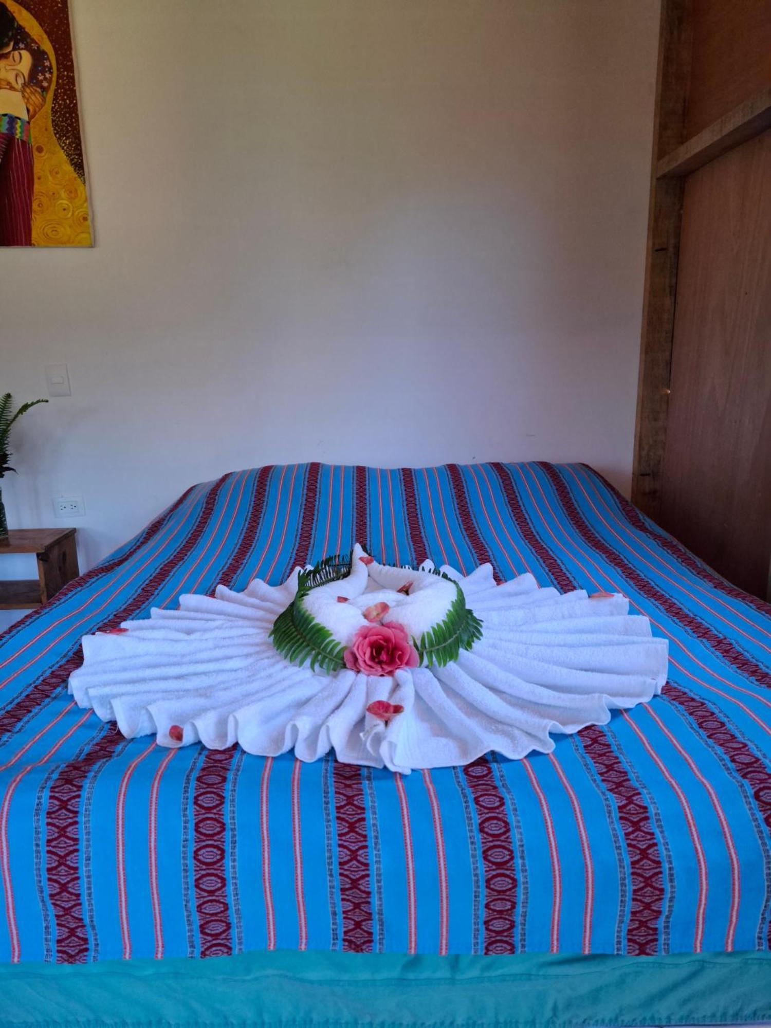 Eco-Hotel Mayachik San Juan La Laguna Bagian luar foto